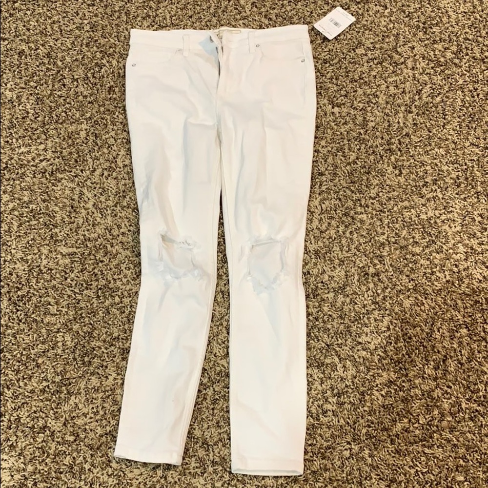 Free People Size 28 white distressed skinny jeans